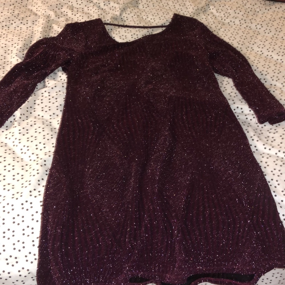 This is my sisters homecoming dress! she left it when she moved out! maroon/red